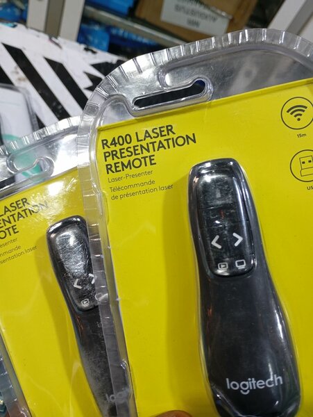 Logitech R400 Laser presentation remote