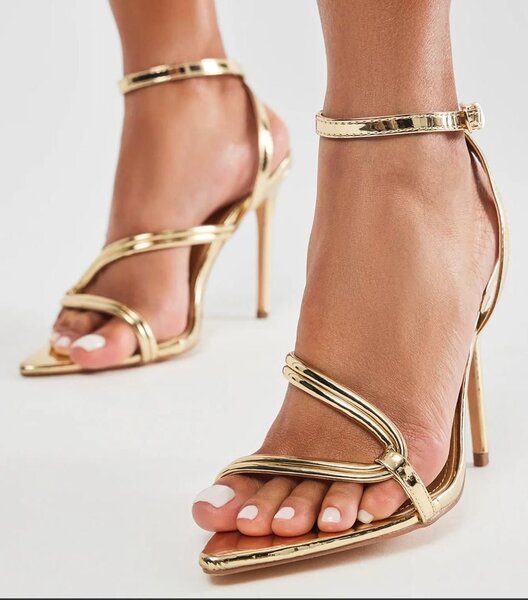 Sandales dorées à talons haut