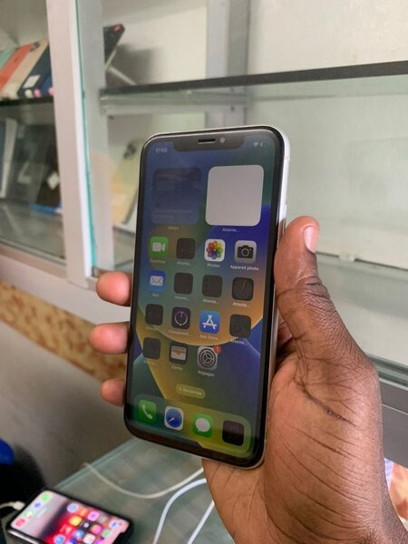 iPhone XR (64Go)