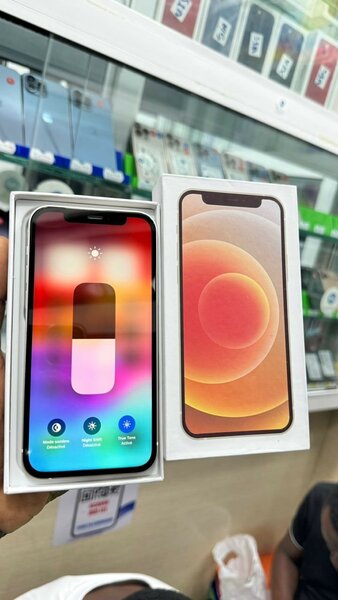 iPhone 12 simple quasi neuf