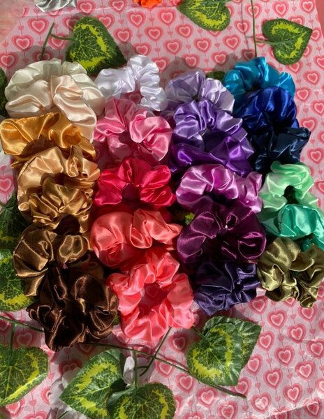 Chouchous en satin multicolores