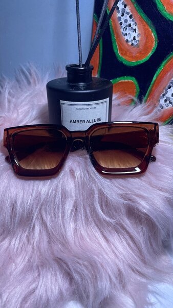 Lunettes de soleil élégantes carrées