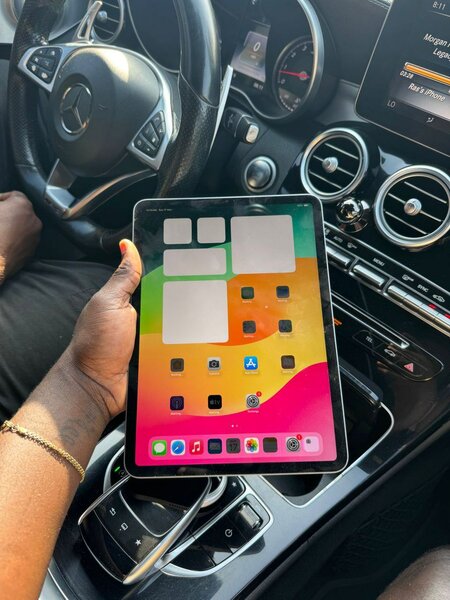 PRE OWNED IPAD PRO  11 INCHES  128GB  WI-FI ONLY  EXTREMELY