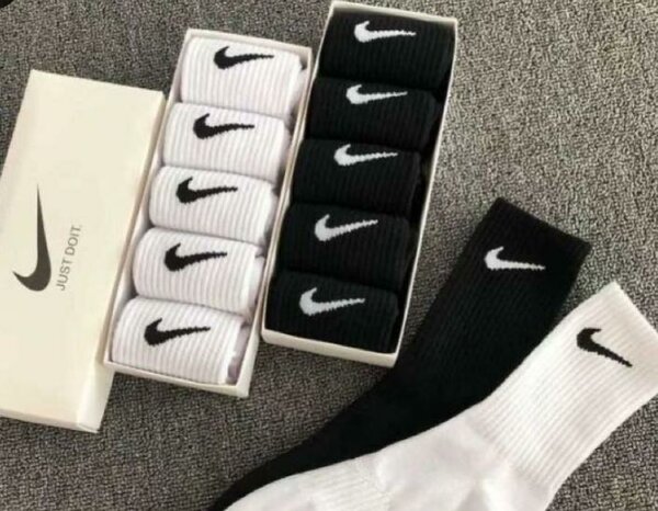 Box Chaussette Nike  1/2