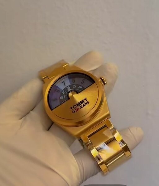 Montre dorée rétro unique