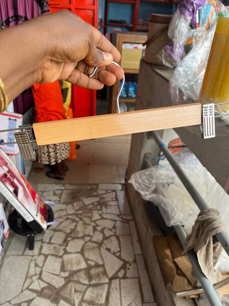 Cintres en bois robustes