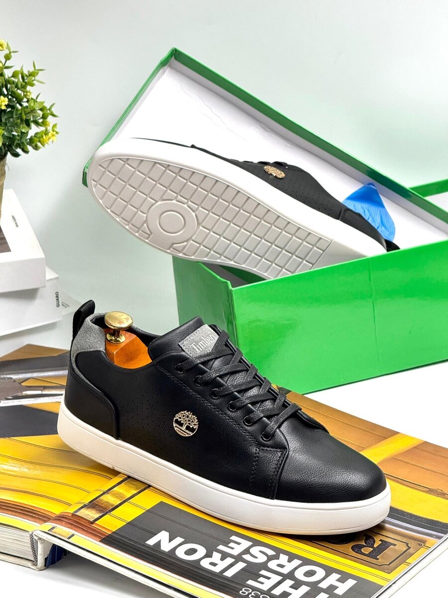 TIMBERLAND BLACK AND WHITE