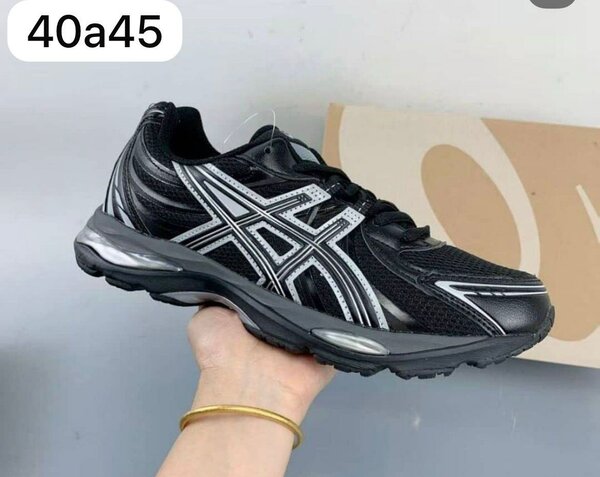Chaussures de sport Asics noires