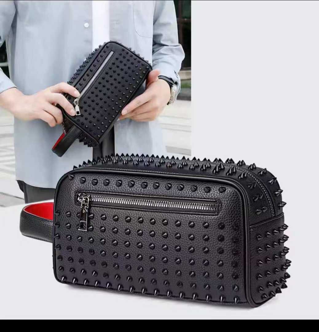 Trousse de toilette cloutée