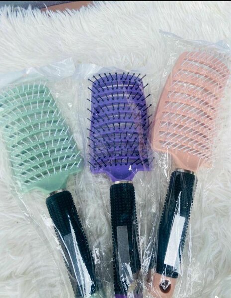 Brosse à cheveux ventilée colorée