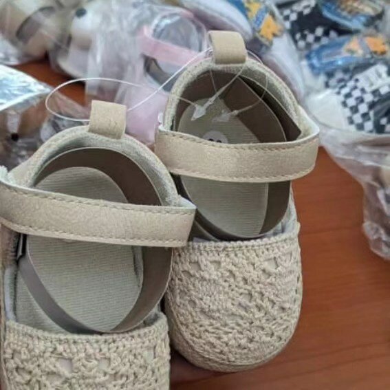 Beige sandals for girls