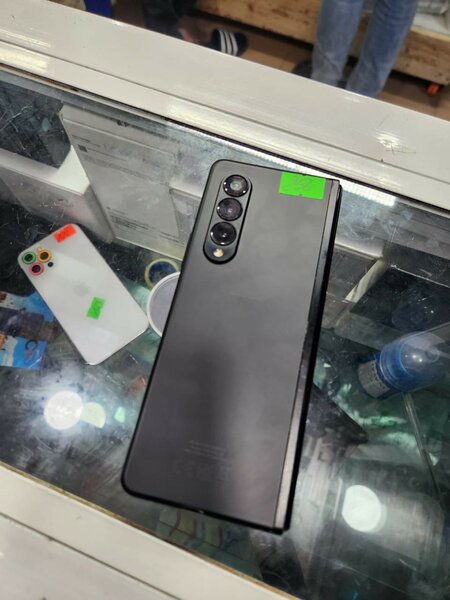 Galaxy z fold 3 256giga et 12