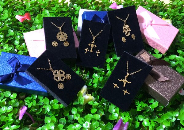 Colliers élégants en or