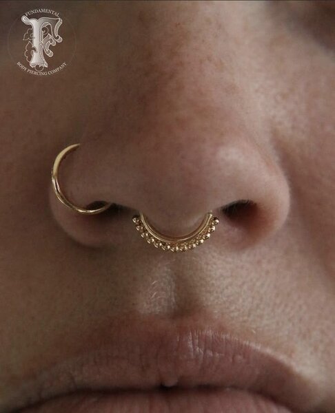 Anneaux de nez en or élégants