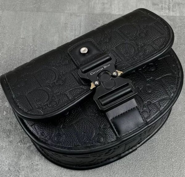 Sac bandoulière en cuir noir