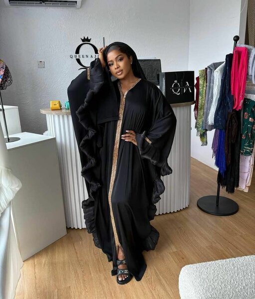 Élégante Abaya Moderne