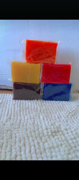 Lot de savons colorés