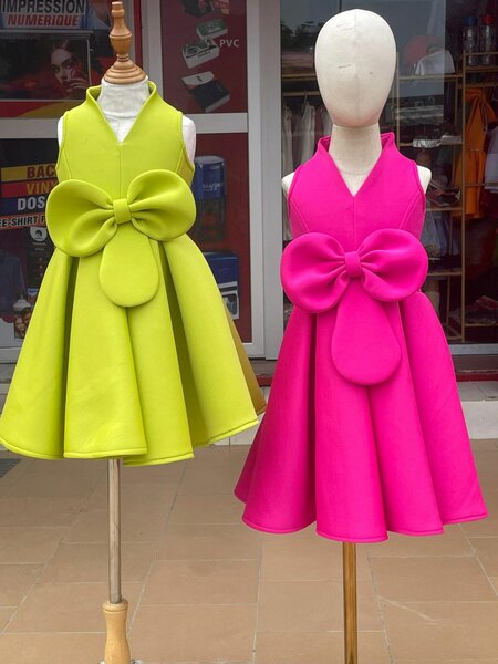 Robe fille élégante avec noeud