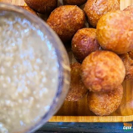 Beignets sucrés et bouillie