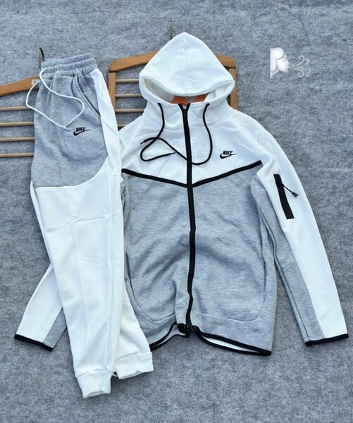 Ensemble survêtement Nike gris et blanc