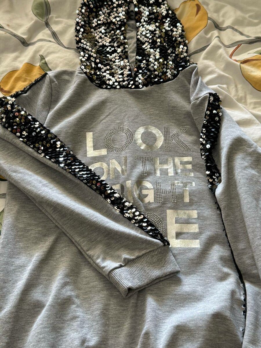 Толстовка на девочку лет 10,11