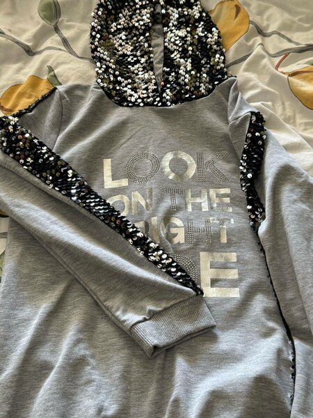 Толстовка на девочку лет 10,11