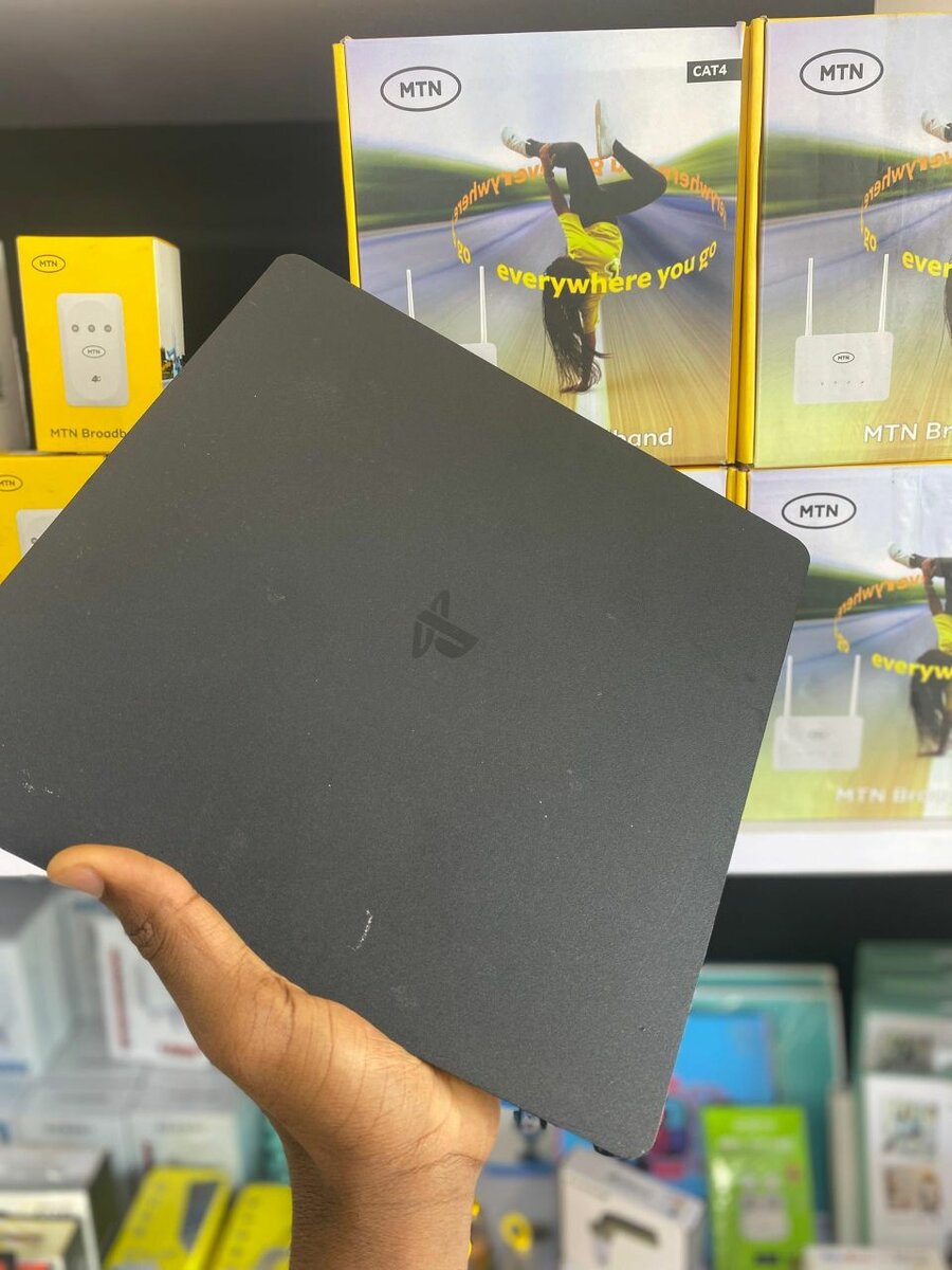 Neatly Used PS4 Slim + 5 games & 1 controller