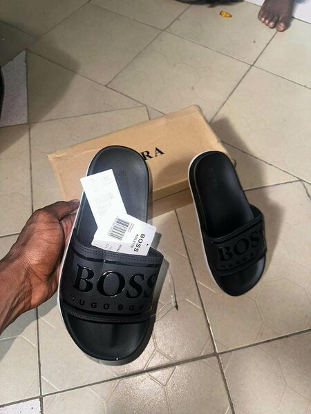 Sandales BOSS en caoutchouc noir