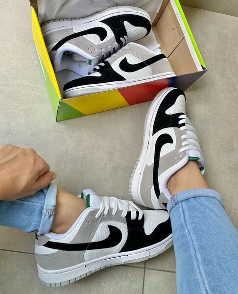 NIKE SB SNEAKER