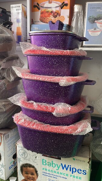 Roys Dessini cookware set