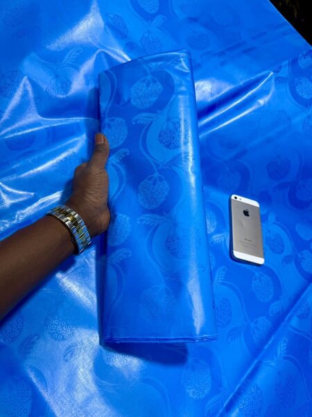 Tissu satin bleu pour confection