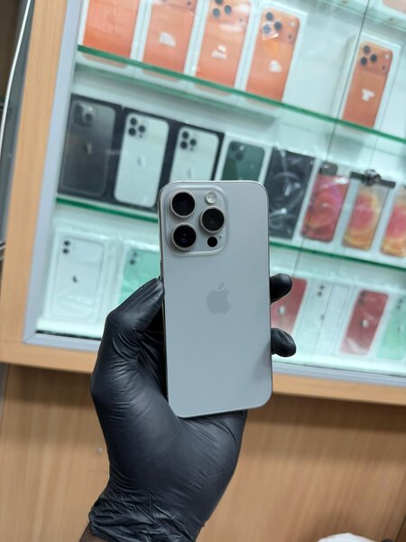 15 Pro 128Go  Écrans changé