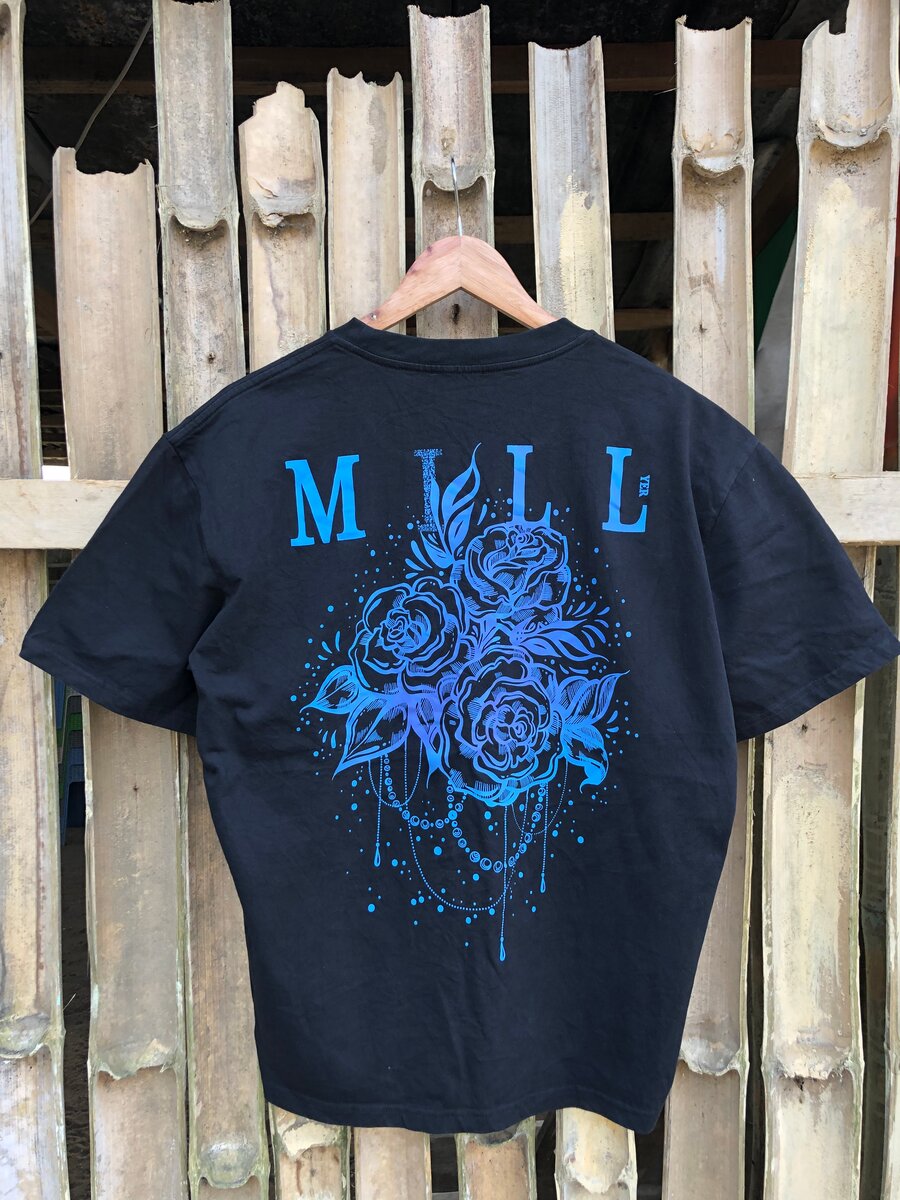 T-shirt noir MLL avec design floral bleu