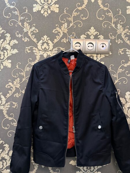 Бомбер укороченный на весну