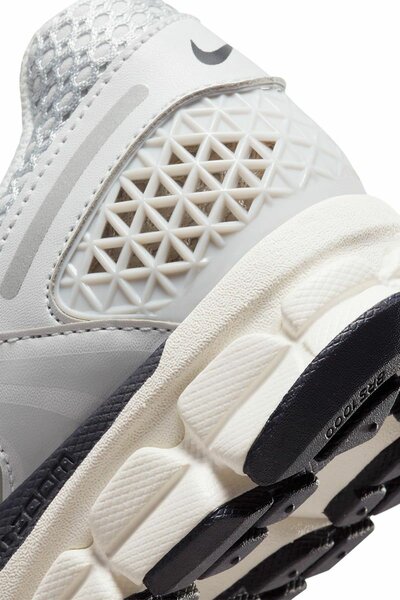 Chaussures de course argentées