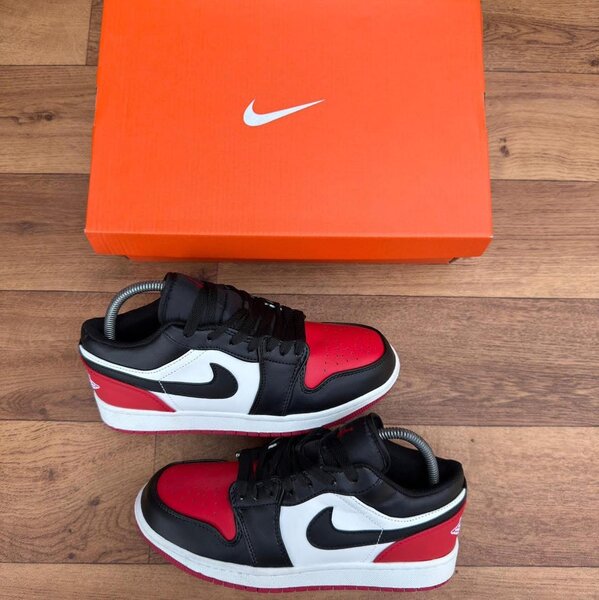 Baskets basses Air Rouge et Noir