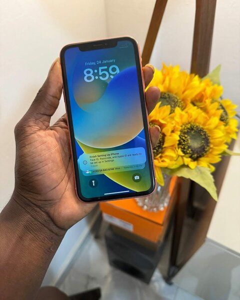 IPHONE XR 128GB - FACTORY UNLOCKED