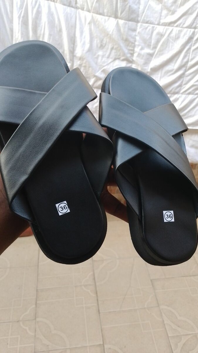 Sandales en cuir noir