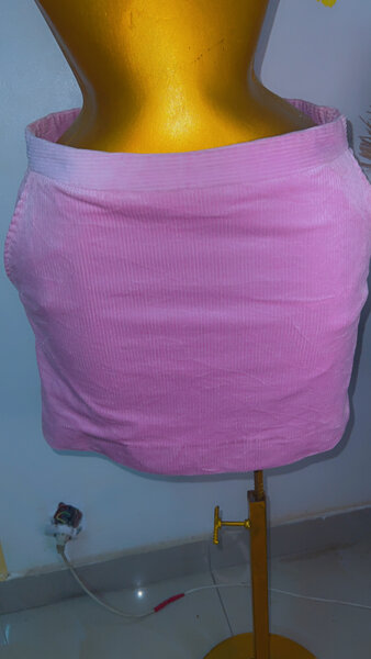 Mini-jupe en velours côtelé rose