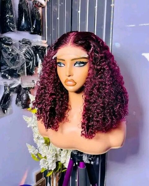 Perruque synthétique violette