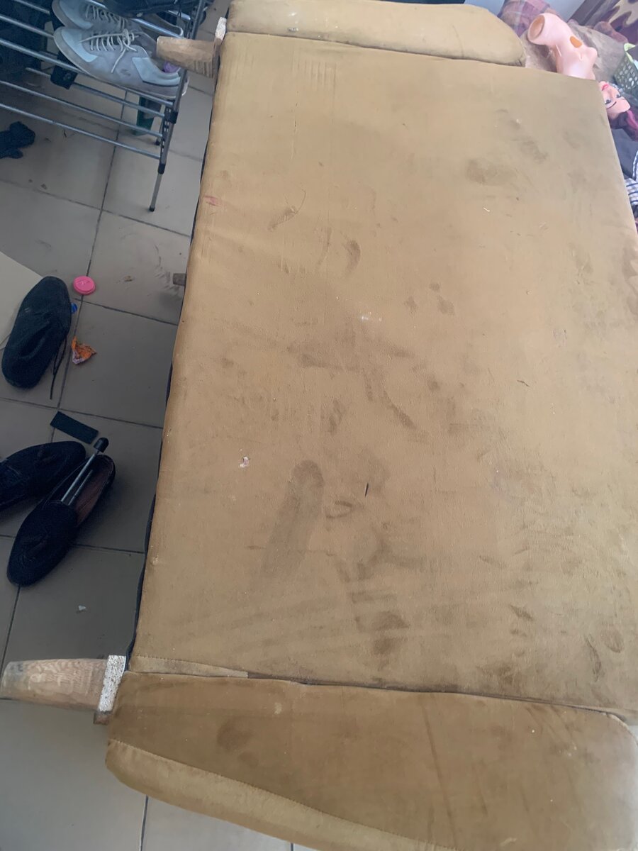 Canapé en velours confortable