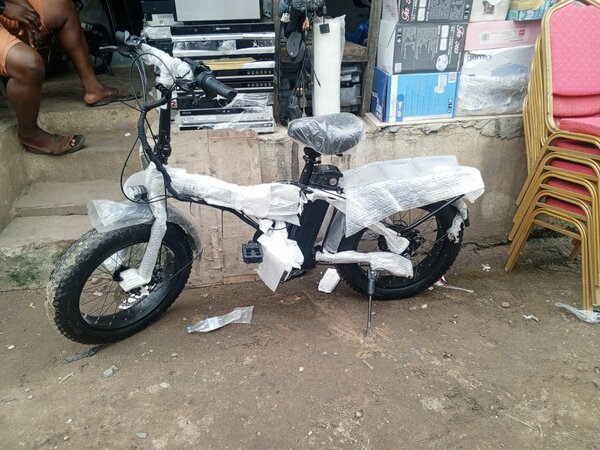 Vélo électrique pliable compact