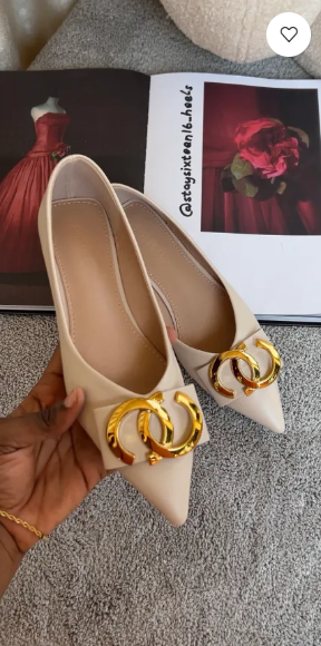 Yawa Dela beige flat shoes