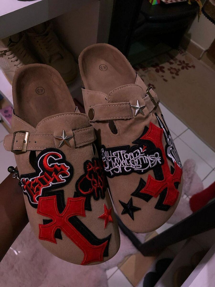 Sabots colorés en cuir