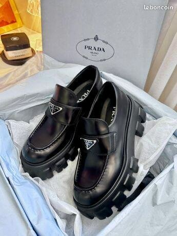 Mocassins Prada robustes noirs