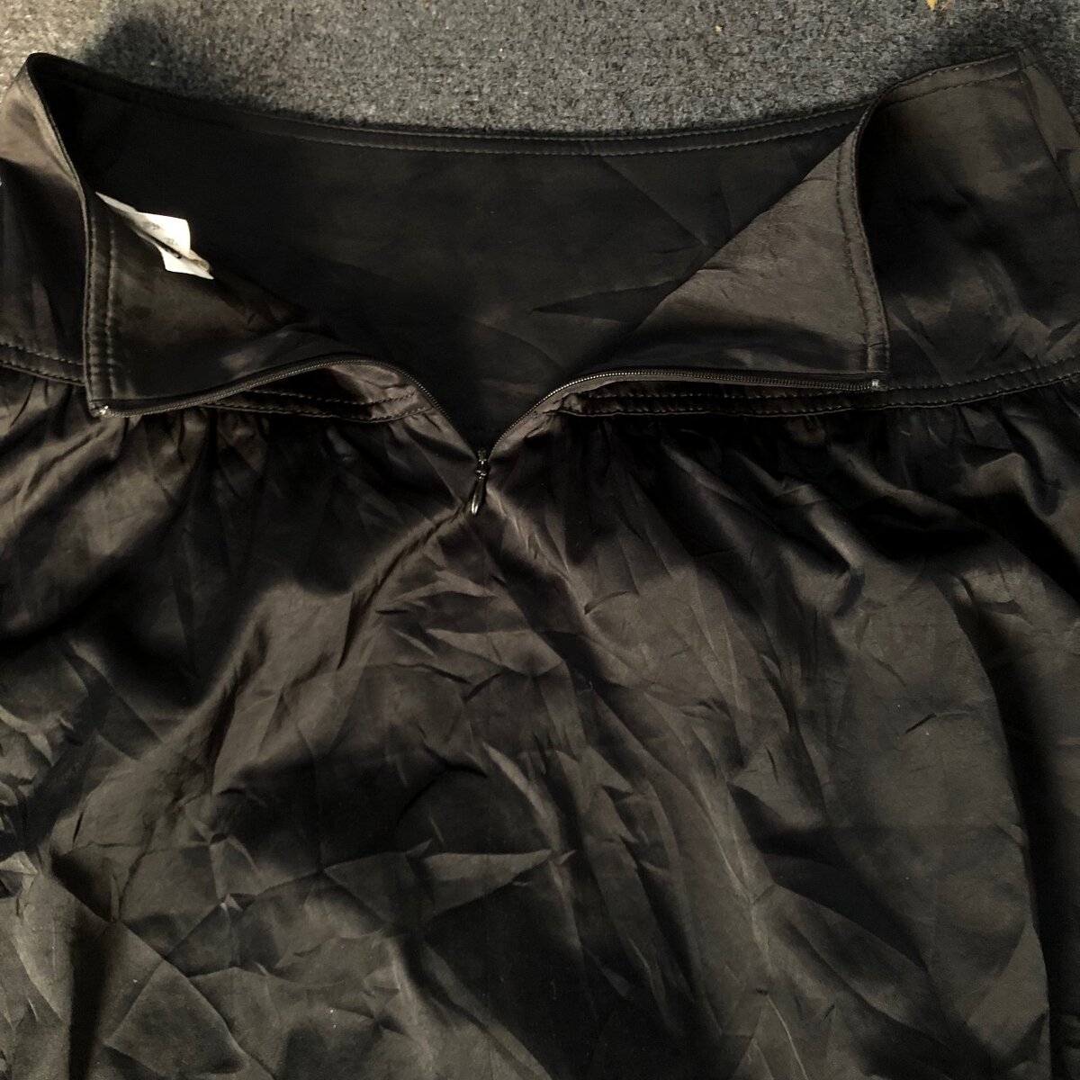 Girdear black skirt with side pockets
