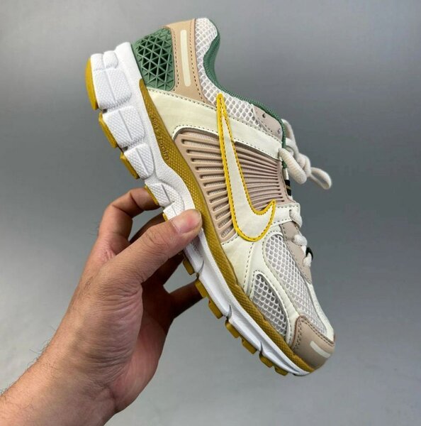Nike vomero 5