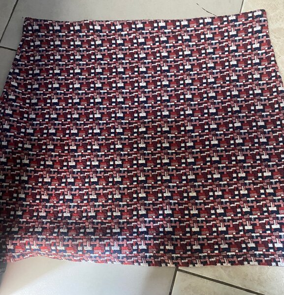 Jupe courte tissée élégante