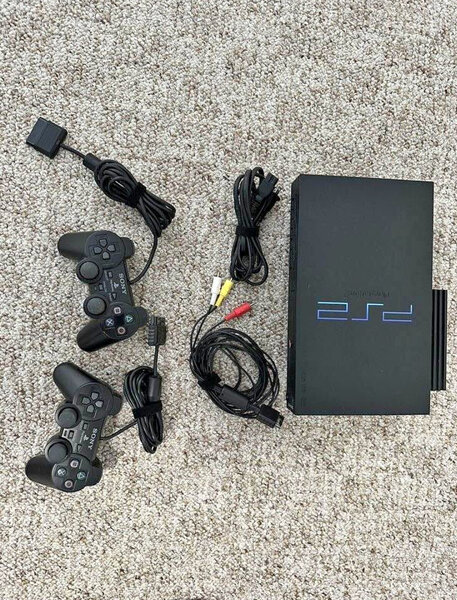 Console PS2 avec 2 manettes