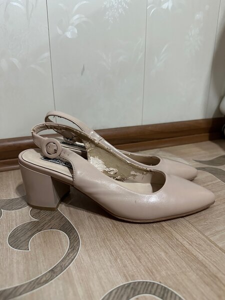 Туфли б/у 39р 5см  цвет беж